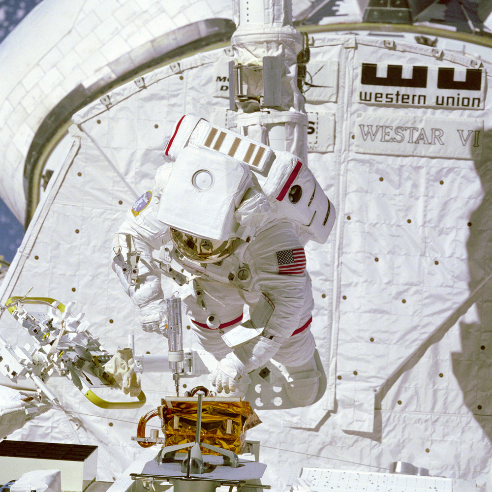 Space History Photo: McCandless with Space Screw Gun
